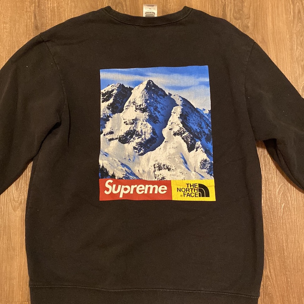 Rare Supreme north face hoodie!! Size medium